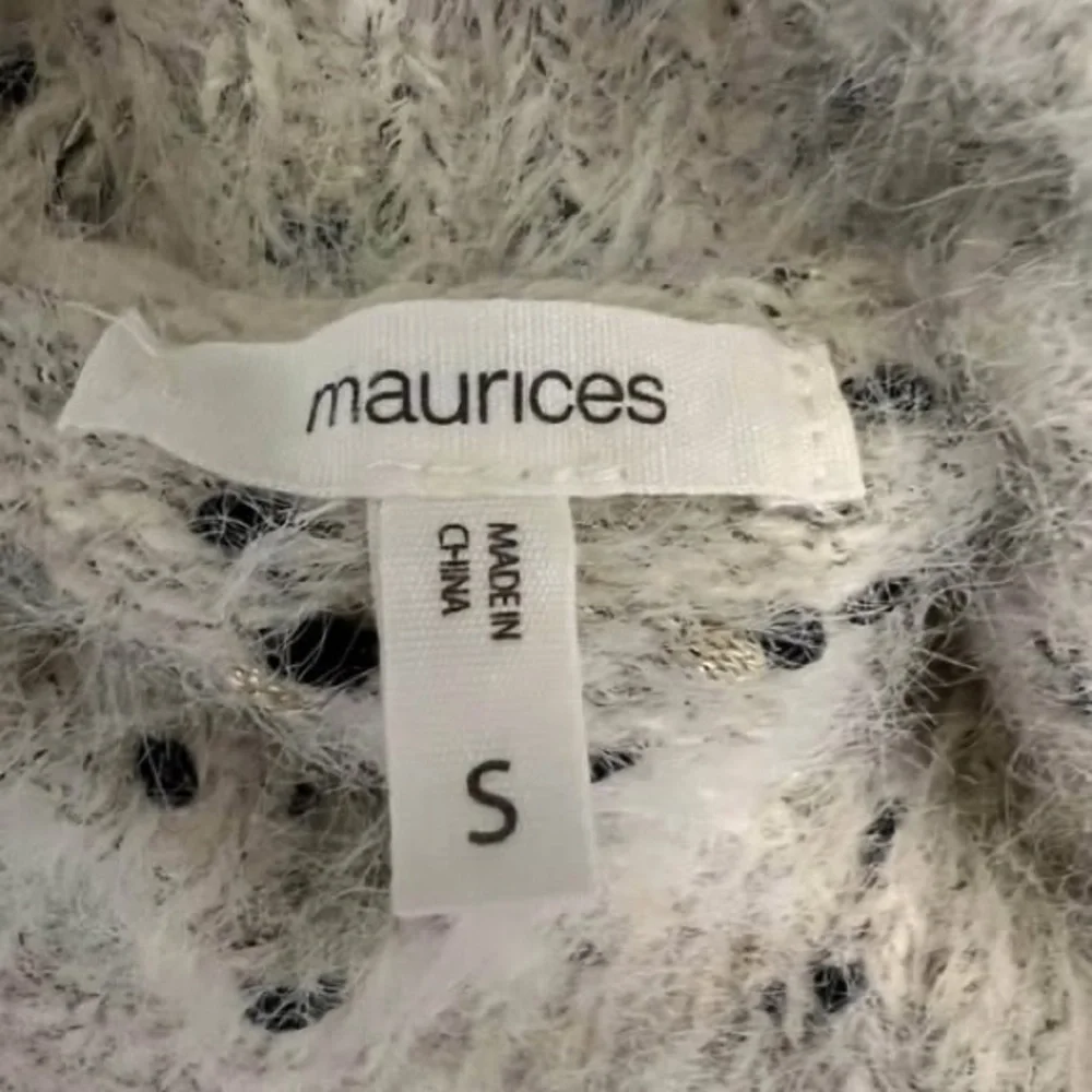 Maurices White Eyelash Cross Stitch‎ Stripe Crew Neck Sweater Small Like New